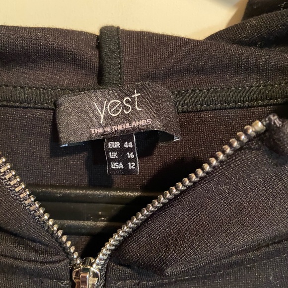 Light weight top - Picture 2 of 2